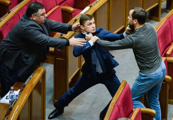 Депутаты на заседании Верховной рады Украины в Киеве. 23 декабря 2016 Депутаты на заседании Верховной рады Украины в Киеве. 23 декабря 2016