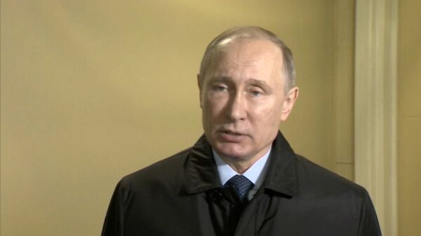 Путин выразил соболезнования в связи с крушением Ту-154 и объявил о трауре Путин выразил соболезнования в связи с крушением Ту-154 и объявил о трауре