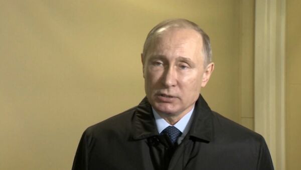 Путин выразил соболезнования в связи с крушением Ту-154 и объявил о трауре Путин выразил соболезнования в связи с крушением Ту-154 и объявил о трауре