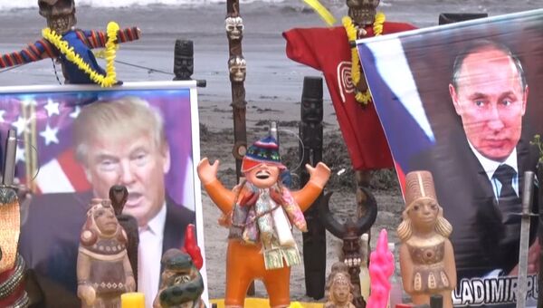 Перуанские шаманы провели обряд над портретами Трампа, Путина и других лидеров Перуанские шаманы провели обряд над портретами Трампа, Путина и других лидеров