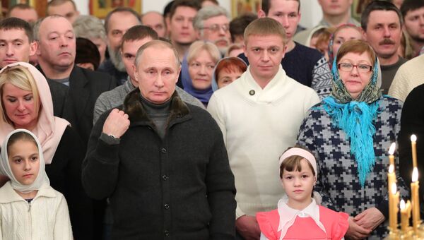 Президент РФ В.Путин посетил Рождественское богослужение Президент РФ В.Путин посетил Рождественское богослужение