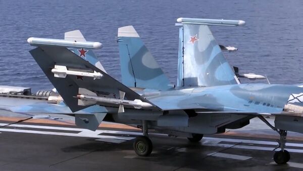 Корабельный истребитель Су-33 ВКС РФ перед взлетом с палубы тяжёлого авианесущего крейсера Адмирал Кузнецов Корабельный истребитель Су-33 ВКС РФ перед взлетом с палубы тяжёлого авианесущего крейсера Адмирал Кузнецов