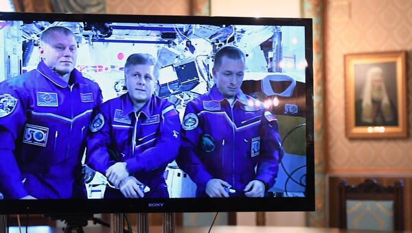 Патриарх Кирилл провел рождественский телемост с космонавтами МКС Патриарх Кирилл провел рождественский телемост с космонавтами МКС