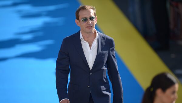 Актер, исполнитель главной роли в фильме Географ глобус пропил Константин Хабенский на церемонии закрытия XXIV открытого Российского кинофестиваля Кинотавр в Сочи Актер, исполнитель главной роли в фильме Географ глобус пропил Константин Хабенский на церемонии закрытия XXIV открытого Российского кинофестиваля Кинотавр в Сочи
