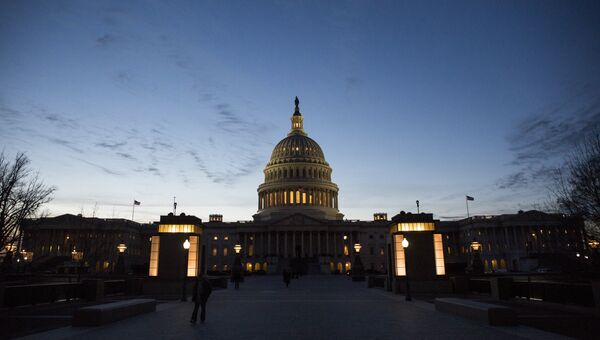 Здание Конгресса США на Капитолийском холме в Вашингтоне. Архивное фото Здание Конгресса США на Капитолийском холме в Вашингтоне. Архивное фото