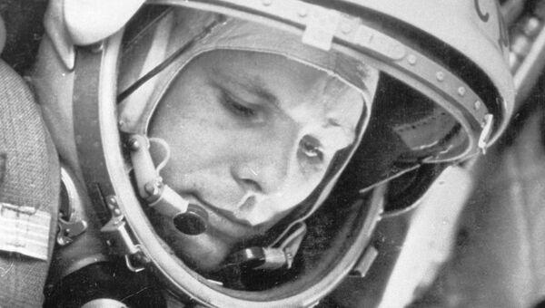 Юрий Гагарин в кабине космического корабля Восток-1 перед стартом 12 апреля 1961 года Юрий Гагарин в кабине космического корабля Восток-1 перед стартом 12 апреля 1961 года