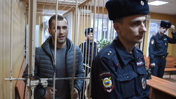 Подозреваемый в хулиганстве Ислам Муртазалиев на заседании Тверского суда города Москвы. 10 января 2017 Подозреваемый в хулиганстве Ислам Муртазалиев на заседании Тверского суда города Москвы. 10 января 2017