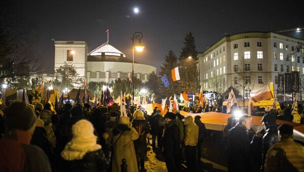 Акция протеста около здания польского парламента в Варшаве в поддержку оппозиции Акция протеста около здания польского парламента в Варшаве в поддержку оппозиции