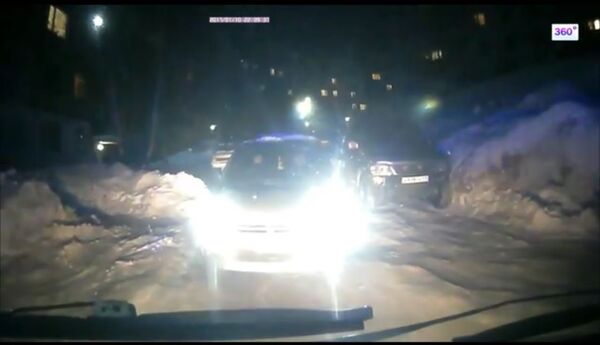 В сети появилось видео с Камчатки, где водитель не уступил дорогу скорой В сети появилось видео с Камчатки, где водитель не уступил дорогу скорой