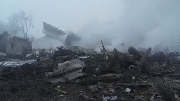 Первые кадры с места крушения Boeing 747 над дачным поселком под Бишкеком Первые кадры с места крушения Boeing 747 над дачным поселком под Бишкеком