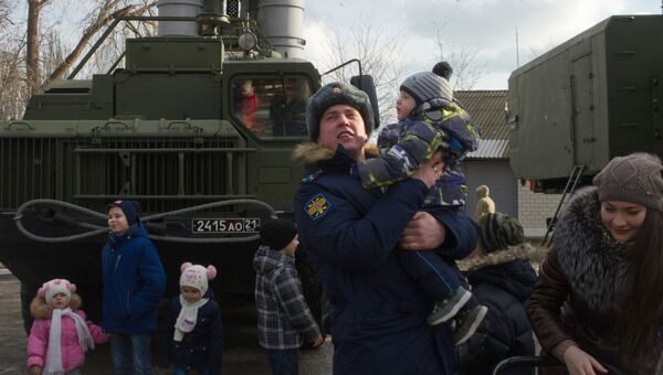 Выставка образцов вооружения на территории воинской части зенитного ракетного полка Южного военного округа Выставка образцов вооружения на территории воинской части зенитного ракетного полка Южного военного округа