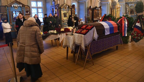 Прощание с погибшими при крушении самолета Ту-154. Архивное фото Прощание с погибшими при крушении самолета Ту-154. Архивное фото