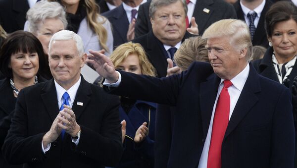 Президент США Дональд Трамп и вице-президент США Майк Пенс на церемонии инаугурации в Вашингтоне. Архивное фото Президент США Дональд Трамп и вице-президент США Майк Пенс на церемонии инаугурации в Вашингтоне. Архивное фото