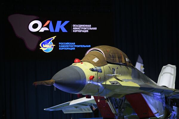 Авиационный комплекс МиГ-35 на презентации на территории Производственного комплекса № 1 АО РСК “МиГ” в Московской области Авиационный комплекс МиГ-35 на презентации на территории Производственного комплекса № 1 АО РСК “МиГ” в Московской области