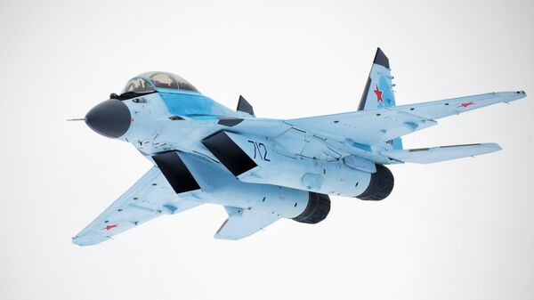 Авиационный комплекс МиГ-35 во время летной демонстрации на презентации в Московской области Авиационный комплекс МиГ-35 во время летной демонстрации на презентации в Московской области