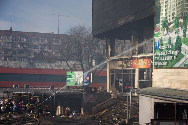 В Тбилиси сгорели здания Детского мира и Золотой биржи В Тбилиси сгорели здания Детского мира и Золотой биржи