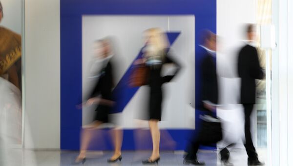 Логотип Deutsche Bank в штаб-квартире компании во Франкфурте-на-Мане, Германия. Архивное фото Логотип Deutsche Bank в штаб-квартире компании во Франкфурте-на-Мане, Германия. Архивное фото