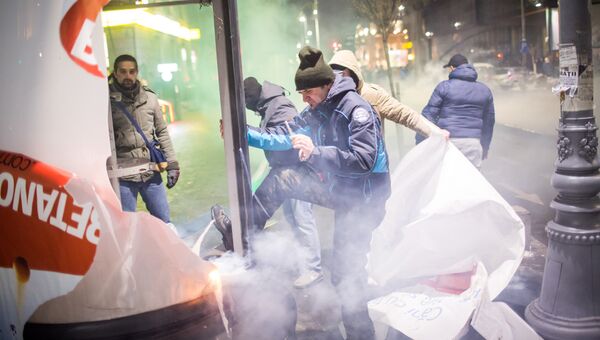 Акция протеста перед зданием правительства Румынии, 1 февраля 2017 Акция протеста перед зданием правительства Румынии, 1 февраля 2017