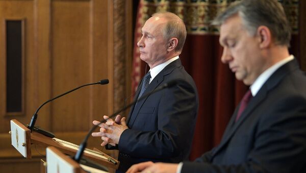 Президент РФ Владимир Путин и премьер-министр Венгрии Виктор Орбан во время совместной пресс-конференции по итогам встречи в Будапеште. 2 февраля 2017 Президент РФ Владимир Путин и премьер-министр Венгрии Виктор Орбан во время совместной пресс-конференции по итогам встречи в Будапеште. 2 февраля 2017