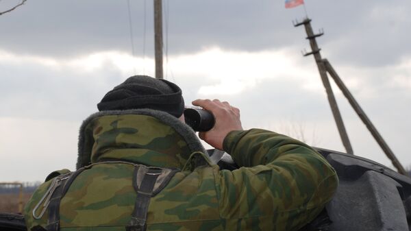 Боец ополчения ДНР в окрестностях села Коминтерново Донецкой области. Архивное фото Боец ополчения ДНР в окрестностях села Коминтерново Донецкой области. Архивное фото