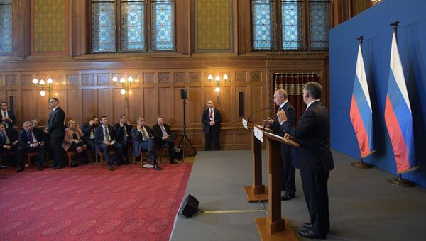 Президент РФ Владимир Путин и премьер-министр Венгрии Виктор Орбан во время совместной пресс-конференции по итогам встречи в Будапеште. 2 февраля 2017 года Президент РФ Владимир Путин и премьер-министр Венгрии Виктор Орбан во время совместной пресс-конференции по итогам встречи в Будапеште. 2 февраля 2017 года