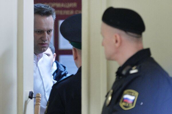 Алексей Навальный в Ленинском районном суде Кирова перед началом оглашения приговора по делу Кировлеса Алексей Навальный в Ленинском районном суде Кирова перед началом оглашения приговора по делу Кировлеса