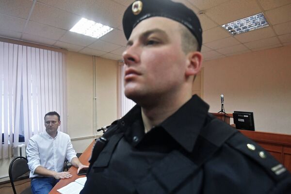 Алексей Навальный в Ленинском районном суде Кирова во время оглашения приговора по делу Кировлеса Алексей Навальный в Ленинском районном суде Кирова во время оглашения приговора по делу Кировлеса