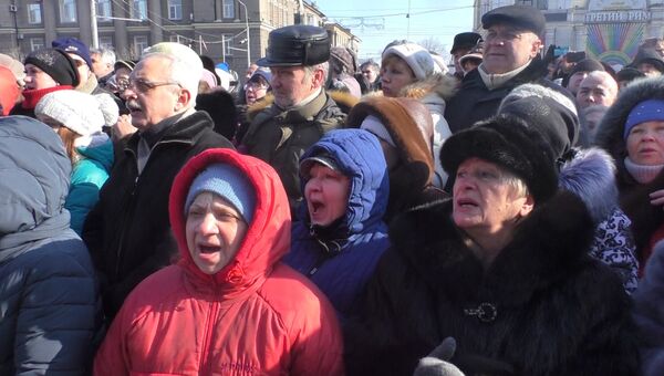 Жители ДНР скандировали "Спасибо" на церемонии прощания с Гиви в Донецке Жители ДНР скандировали "Спасибо" на церемонии прощания с Гиви в Донецке