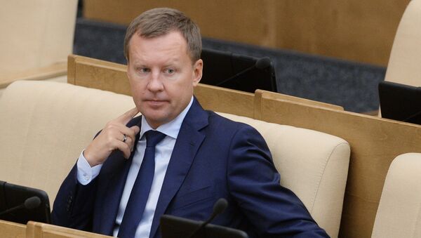 Депутат Государственной Думы РФ Денис Вороненков на пленарном заседании Государственной Думы РФ Депутат Государственной Думы РФ Денис Вороненков на пленарном заседании Государственной Думы РФ