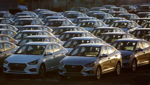 Автомобили Hyundai Solaris. Архивное фото Автомобили Hyundai Solaris. Архивное фото