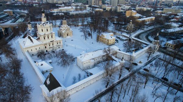 Вид на Спасо-Андроников монастырь в Москве Вид на Спасо-Андроников монастырь в Москве