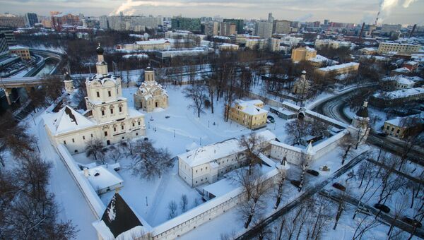 Вид на Спасо-Андроников монастырь в Москве Вид на Спасо-Андроников монастырь в Москве