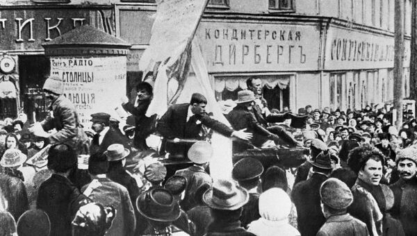 Митинг на площади в Харькове в дни февральской революции. 1917 год Митинг на площади в Харькове в дни февральской революции. 1917 год