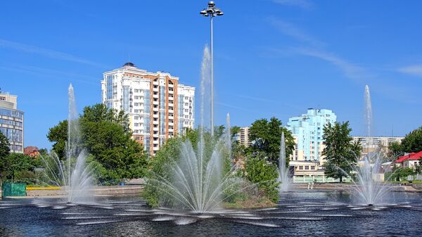 Комсомольский пруд с фонтанами в Липецке