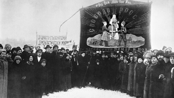 Демонстрация за мир в Петрограде. 1917 год Демонстрация за мир в Петрограде. 1917 год