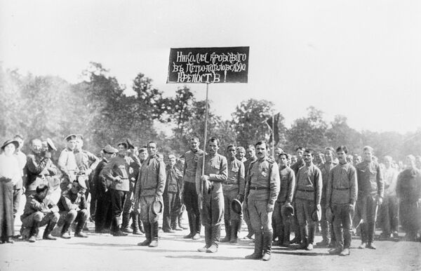 Военный праздник на Матросском поле. Май 1917 года. Петроград Военный праздник на Матросском поле. Май 1917 года. Петроград