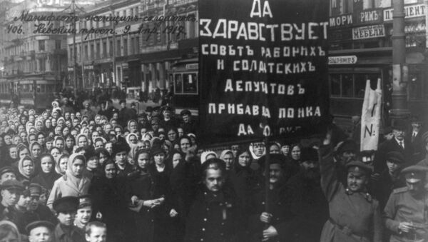 Демонстрация на Невском проспекте под лозунгом Да здравствует Совет Рабочих и Солдатских депутатов!. 9 апреля 1917 Демонстрация на Невском проспекте под лозунгом Да здравствует Совет Рабочих и Солдатских депутатов!. 9 апреля 1917