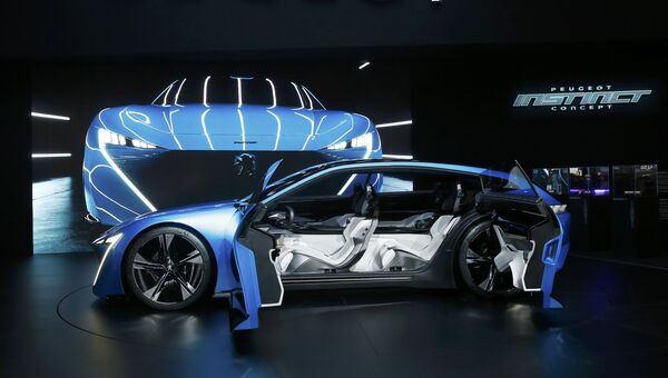 Автомобиль Renault Trezor на Женевском международном автосалоне Автомобиль Renault Trezor на Женевском международном автосалоне