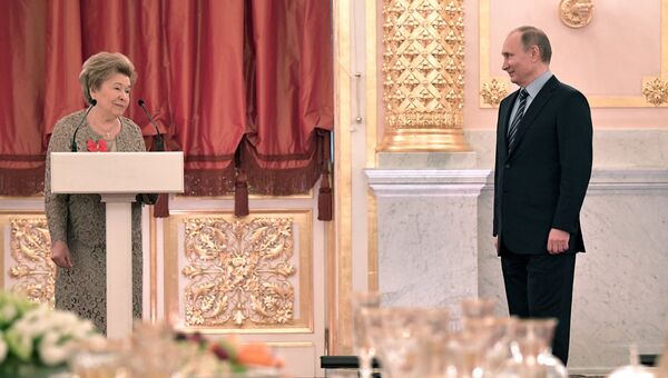 Президент РФ Владимир Путин и вдова первого президента РФ Б. Ельцина Наина Ельцина на торжественном приеме. 14 марта 2017 Президент РФ Владимир Путин и вдова первого президента РФ Б. Ельцина Наина Ельцина на торжественном приеме. 14 марта 2017