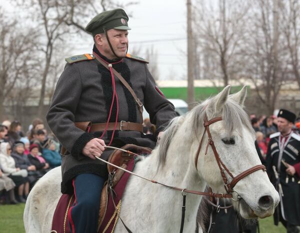 Участник театрализованной постановки Парад эпох на фестивале Крымская весна в селе Мирное Симферопольского района Республики Крым Участник театрализованной постановки Парад эпох на фестивале Крымская весна в селе Мирное Симферопольского района Республики Крым