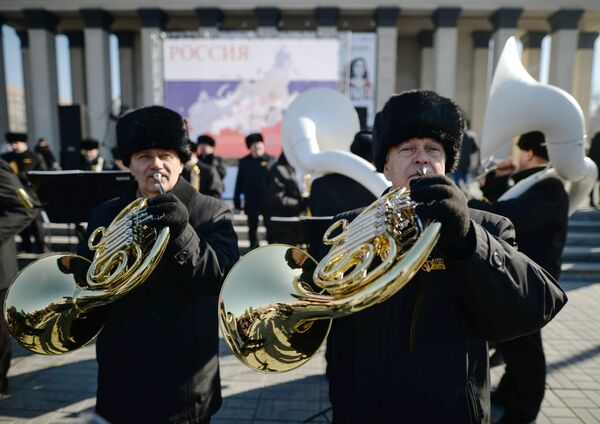 Участники праздничного мероприятия Крымская весна! Мы вместе! в честь третьей годовщины присоединения Крыма с Россией в Новосибирске Участники праздничного мероприятия Крымская весна! Мы вместе! в честь третьей годовщины присоединения Крыма с Россией в Новосибирске