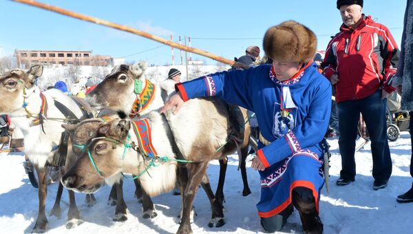 Губернатор ЯНАО Дмитрий Кобылкин празднует День оленевода Губернатор ЯНАО Дмитрий Кобылкин празднует День оленевода