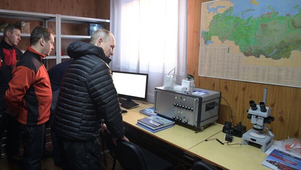 Рабочая поездка президента РФ В. Путина и премьер-министра РФ Д. Медведева в Северо-Западный федеральный округ Рабочая поездка президента РФ В. Путина и премьер-министра РФ Д. Медведева в Северо-Западный федеральный округ