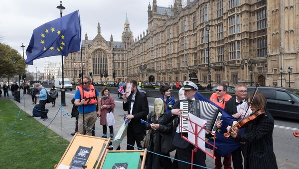 Противники выхода Великобритании из Европейского Союза на улице Лондона Противники выхода Великобритании из Европейского Союза на улице Лондона