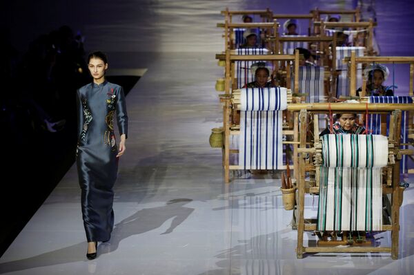 Показ EVE CINA в рамках China Fashion Week Показ EVE CINA в рамках China Fashion Week