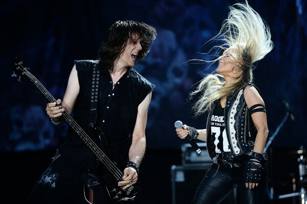 Певица Doro во время выступления в Москве Певица Doro во время выступления в Москве