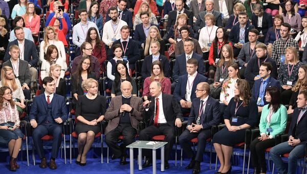 Президент РФ Владимир Путин принимает участие в работе IV Медиафорума региональных и местных средств массовой информации Правда и справедливость. 3 апреля 2017 Президент РФ Владимир Путин принимает участие в работе IV Медиафорума региональных и местных средств массовой информации Правда и справедливость. 3 апреля 2017