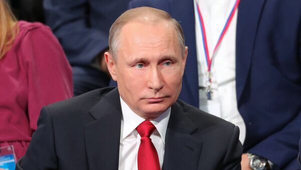 Президент РФ Владимир Путин принимает участие в работе IV Медиафорума региональных и местных СМИ Правда и справедливость. 3 апреля 2017 Президент РФ Владимир Путин принимает участие в работе IV Медиафорума региональных и местных СМИ Правда и справедливость. 3 апреля 2017