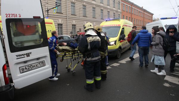 Эвакуация пострадавших в результате взрыва со станции метро Технологический институт в Санкт-Петербурге Эвакуация пострадавших в результате взрыва со станции метро Технологический институт в Санкт-Петербурге