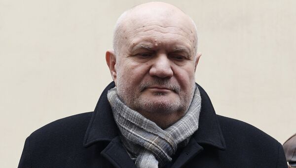 Начальник ГУП Петербургский метрополитен Владимир Гарюгин во время пресс-конференции у станции метро Технологический институт в Санкт-Петербурге Начальник ГУП Петербургский метрополитен Владимир Гарюгин во время пресс-конференции у станции метро Технологический институт в Санкт-Петербурге